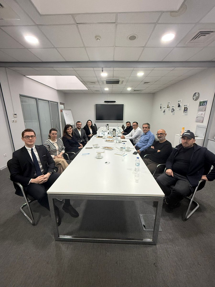 McDonald’s’ın lojistik işini yapan, 200 kişinin çalıştığı Havı Lojistik’te üyelerimizin tamamına yakınının onayıyla Toplu İş Sözleşmesini bugün Havı Lojistik Genel Müdürlüğünde imzaladık.
İmza için bir araya gelinen son toplantıya sendikamız adına Genel Başkanımız Ali Rıza