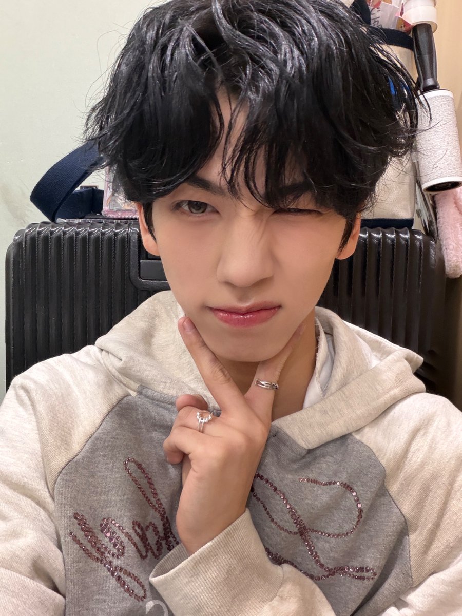 8TURN Members tweet media