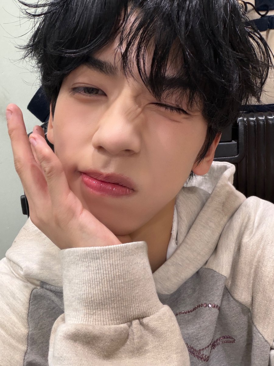 8TURN Members tweet media