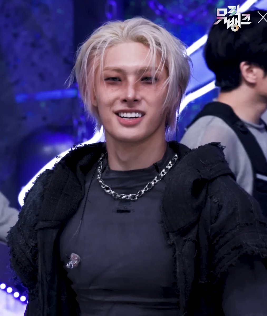 misa♡ that smile looks so pretty on you baby