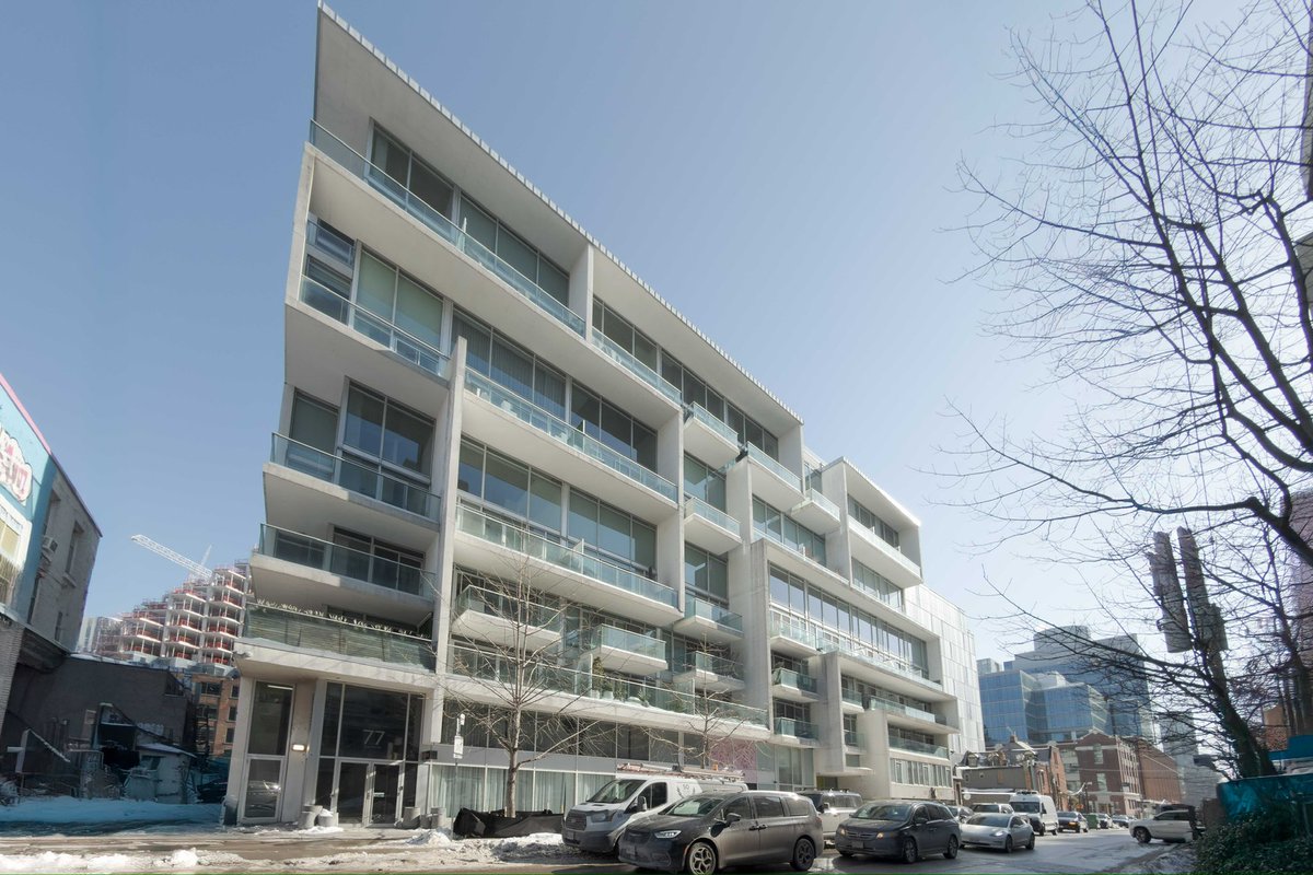 RejeanRealEst8's tweet photo. 🔥🔥Hot New Listing @ 75 Portland St Unit 718🔥🔥.  Gorgeous open concept 1 bed 2 bath condo over 900 Sq Ft.  Asking $899,000.  Open houses Feb 7&amp;8 2-4pm Contact me for private showings ow with any questions. .  Rejean@TheWeirTeam.ca https://t.co/wG3KAZDUo1