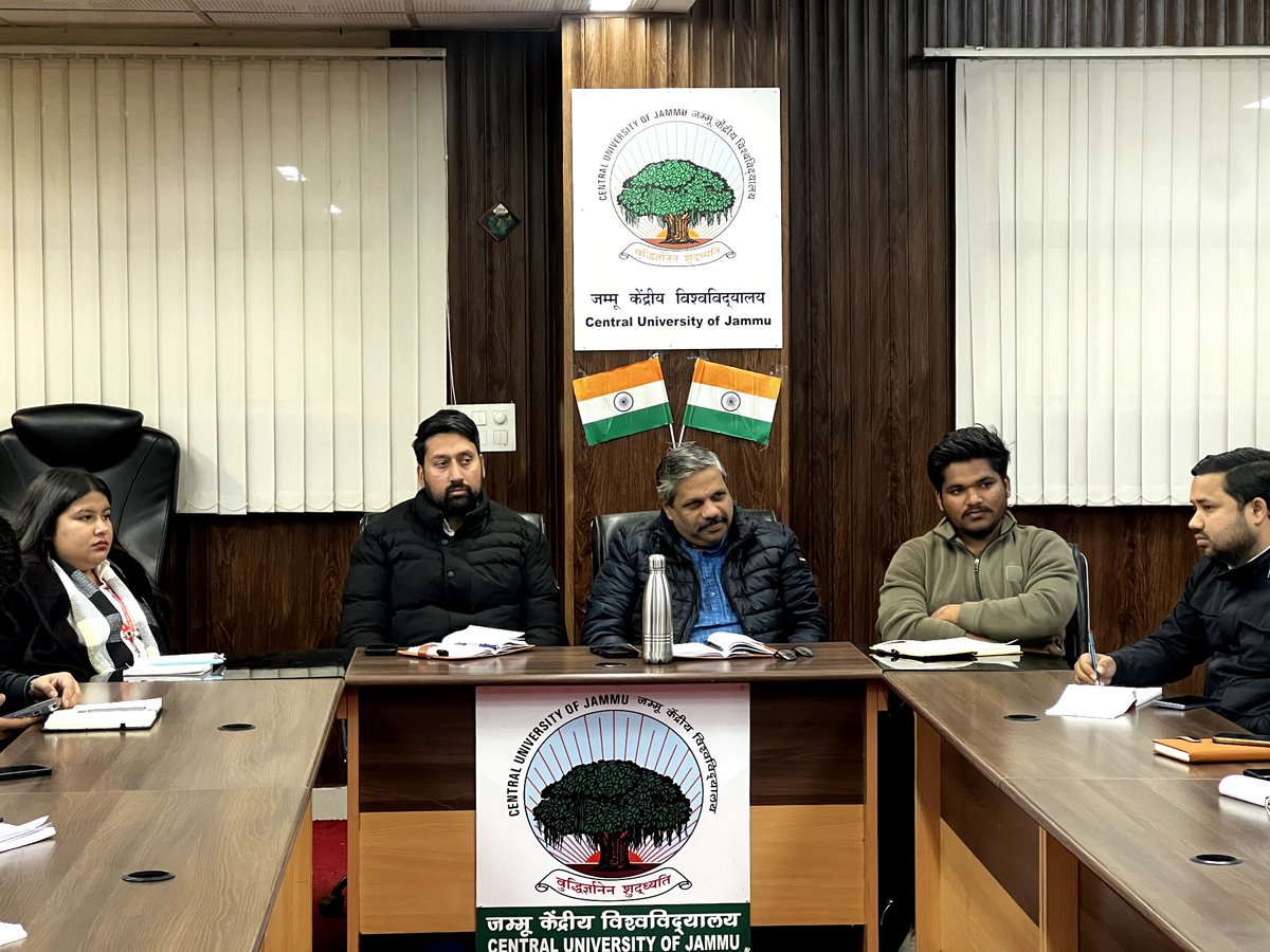 abvpcujammu's tweet photo. जम्मू केंद्रीय विश्वविद्यालय की शोध (SHoDH) इकाई की बैठक हुई, जिसमें विभिन्न विभागों के शोधार्थी उपस्थित रहे।

इस बैठक में अखिल भारतीय विद्यार्थी परिषद् के राष्ट्रीय सह-संगठन मंत्री श्री देवदत्त जोशी जी, क्षेत्रीय संगठन मंत्री श्री गौरव अत्री जी विशेष रूप से उपस्थित रहे। https://t.co/7xercrlj6M