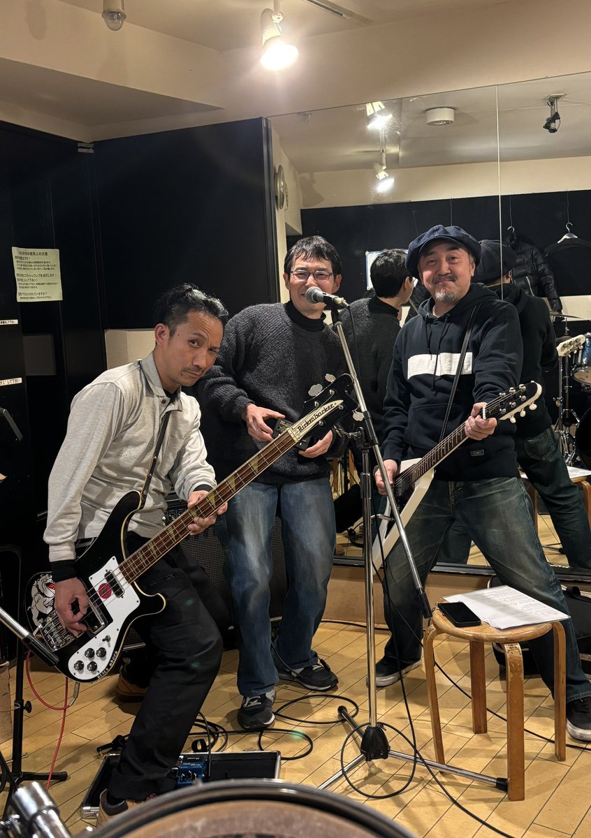 tetsu0virus's tweet photo. ぶらり上野

ギターで参加のトクタケバンド(仮)

フライングV弾き倒しの巻

レイちゃん病欠の代打で
急遽シノブとブギー

からの養老で日本酒

お決まりのゴキゲンコース

で、3/20(金) 春分の日は
西荻窪リンダガレージ

こちらはイナズマフォーク

春の装いでどうぞ〜 https://t.co/lokjfmGuRm