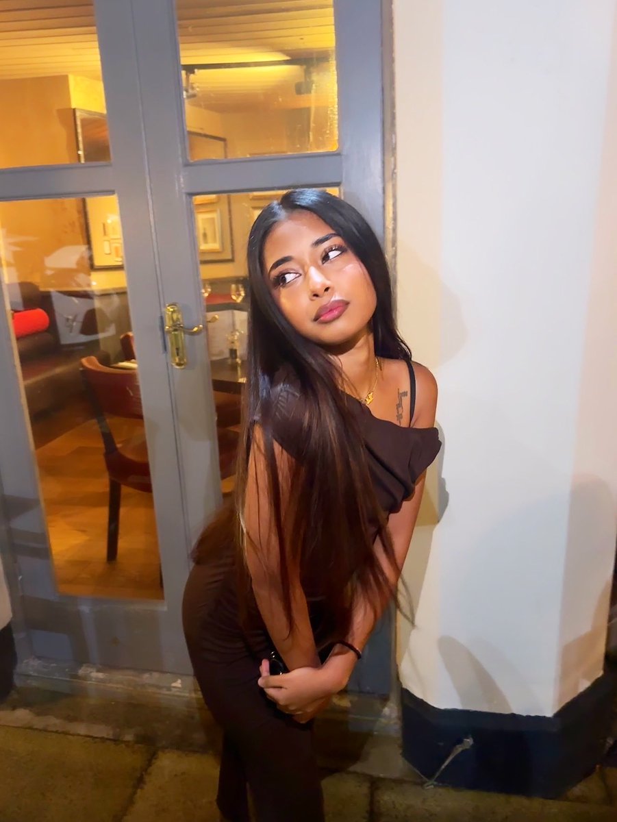 TLochun's tweet image. modelianaaa😝 

#trendingnow #prettybabe #notbothered #browndress #mauritianbeauty