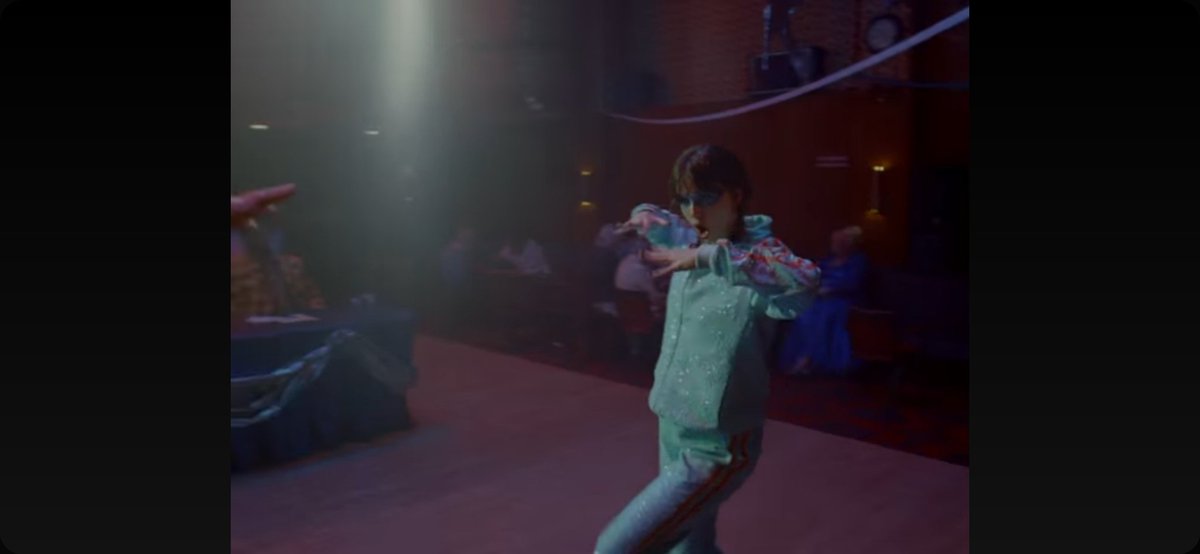 toshahicks32's tweet photo. Honestly @taylorswift13 is so funny! I love this its hilarious and just not what I expected in the best way. Also the jump suits so sparkly! 🫶 @taylornation13
#OpaliteMusicVideo https://t.co/fSsUU16XP5