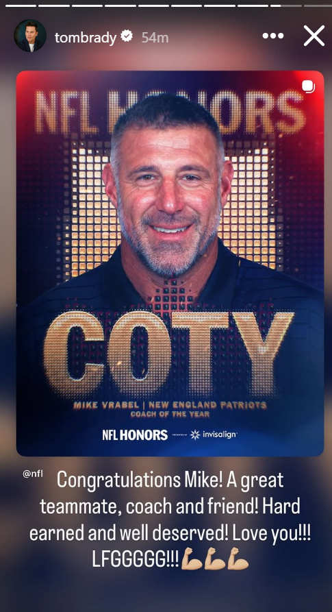_JosephManning's tweet photo. Tom Brady congratulates #Patriots HC Mike Vrabel and OC Josh McDaniels on winning their awards last night:

"Congratulations Mike! A great teammate, coach and friend! Hard earned and well deserved! Love you!!! LFGGGGG!!!💪🏻💪🏻💪🏻"

"Incredible accomplishment Josh! My brother! Nobody works harder or is more committed than you! I'm so proud of you love you so much!!❤️💪🏻"

(IG: @tombrady)