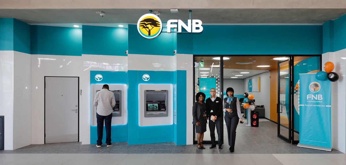 CapricornFM's tweet photo. NEXT | @Hlekanis speaks with FNB Limpopo Consumer Educator Moshibudi Sebola about building an emergency savings fund and how to choose the right tools to protect your goals on FNB’s #HelpYourself. 

Listen to the #CapricornExperience here: https://t.co/11wJKBmH7Q https://t.co/s3IW9JYDu9