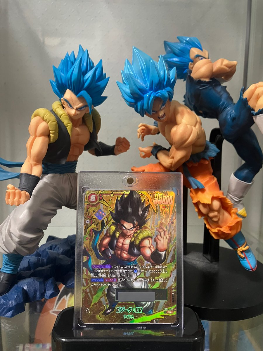 今日入手したシリアルゴジータはお気に入りのフィギュアと一緒に飾ります😊