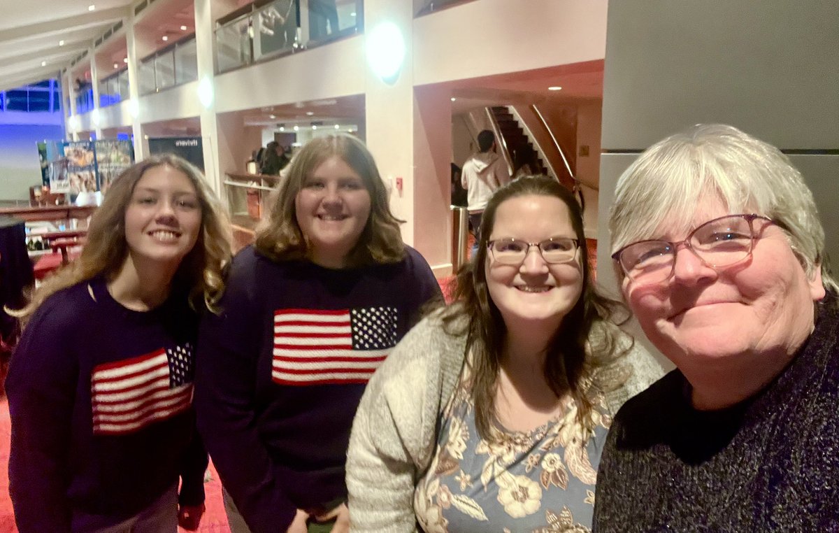 Julie Detjen tweet media