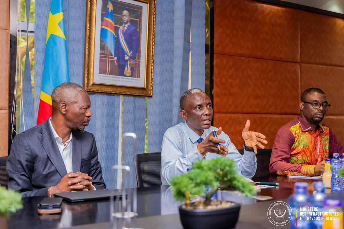 mulundakabuya1's tweet image. 🚧 #Projet #routier ZONGO-AKULA-LISALA : La Team Europe rassure le Ministre #John #Banza #Lunda

Le 6 février 2025, à Kinshasa, le Ministre des Infrastructures et Travaux Publics, John Banza Lunda, a reçu des assurances de la "Team Europe" sur l’avancement du projet de