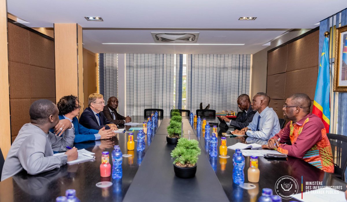 mulundakabuya1's tweet image. 🚧 #Projet #routier ZONGO-AKULA-LISALA : La Team Europe rassure le Ministre #John #Banza #Lunda

Le 6 février 2025, à Kinshasa, le Ministre des Infrastructures et Travaux Publics, John Banza Lunda, a reçu des assurances de la "Team Europe" sur l’avancement du projet de