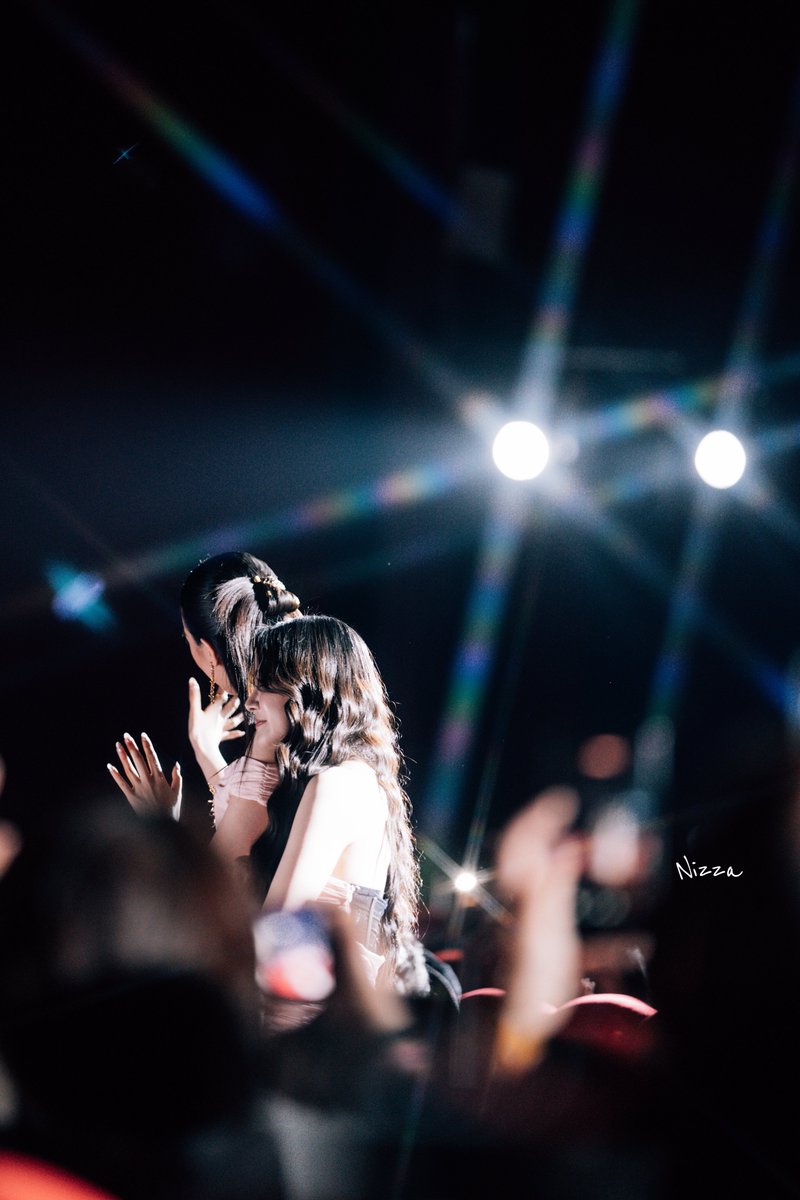 asakuranizz's tweet photo. 𝘈 𝘮𝘰𝘮𝘦𝘯𝘵 𝘧𝘳𝘰𝘻𝘦𝘯 𝘪𝘯 𝘵𝘪𝘮𝘦, 𝘣𝘢𝘵𝘩𝘦𝘥 𝘪𝘯 𝘴𝘵𝘢𝘳𝘥𝘶𝘴𝘵.🤍

I WANNA BE SUPTAR FIRST PREMIERE
#IWannaBeSupTarFirstPremiere
#lillyladapa #bellejirat
#Lillybelle #ลิลลี่เบลเล่ https://t.co/GhXd5WDJ3e