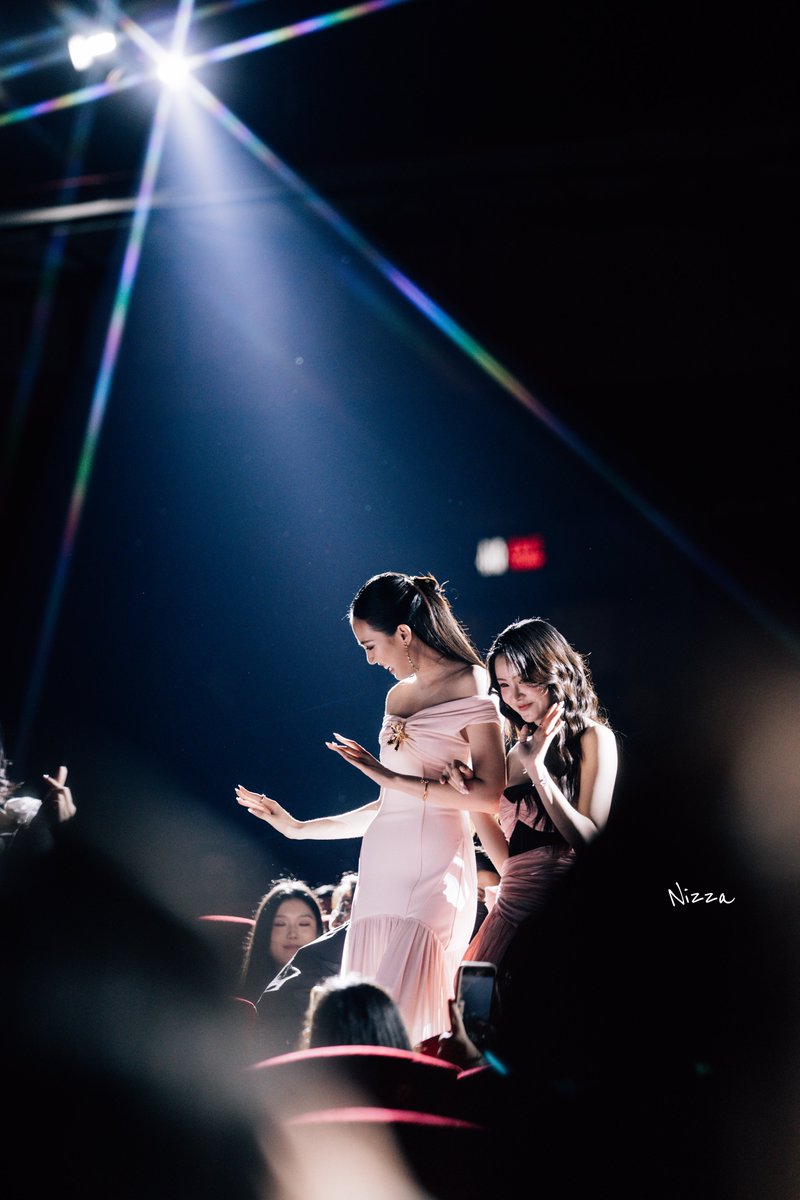 asakuranizz's tweet photo. 𝘈 𝘮𝘰𝘮𝘦𝘯𝘵 𝘧𝘳𝘰𝘻𝘦𝘯 𝘪𝘯 𝘵𝘪𝘮𝘦, 𝘣𝘢𝘵𝘩𝘦𝘥 𝘪𝘯 𝘴𝘵𝘢𝘳𝘥𝘶𝘴𝘵.🤍

I WANNA BE SUPTAR FIRST PREMIERE
#IWannaBeSupTarFirstPremiere
#lillyladapa #bellejirat
#Lillybelle #ลิลลี่เบลเล่ https://t.co/GhXd5WDJ3e