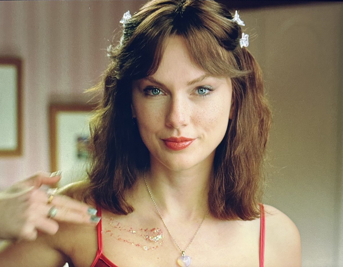 ally 🦋✨🎧⸆⸉ tweet media