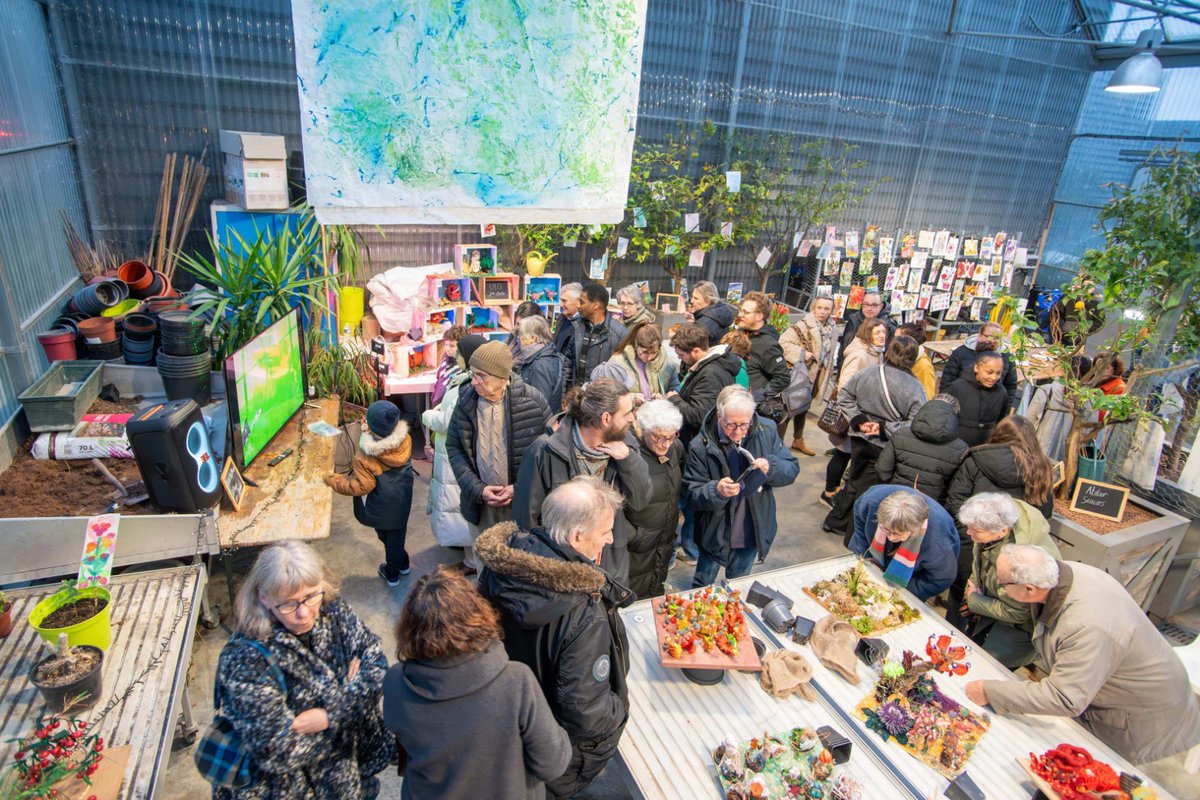 EcoleDominos's tweet photo. Merci à tous pour la soirée exposition Végétal dans la serre du centre technique. Forte affluence et ambiance conviviale. Musique de Rictus et performance de Gérald Kerguillec. Bravo aux services techniques @valdereuil_info pour leur disponibilité et leur aide précieuse. https://t.co/eWaq3XSnXu