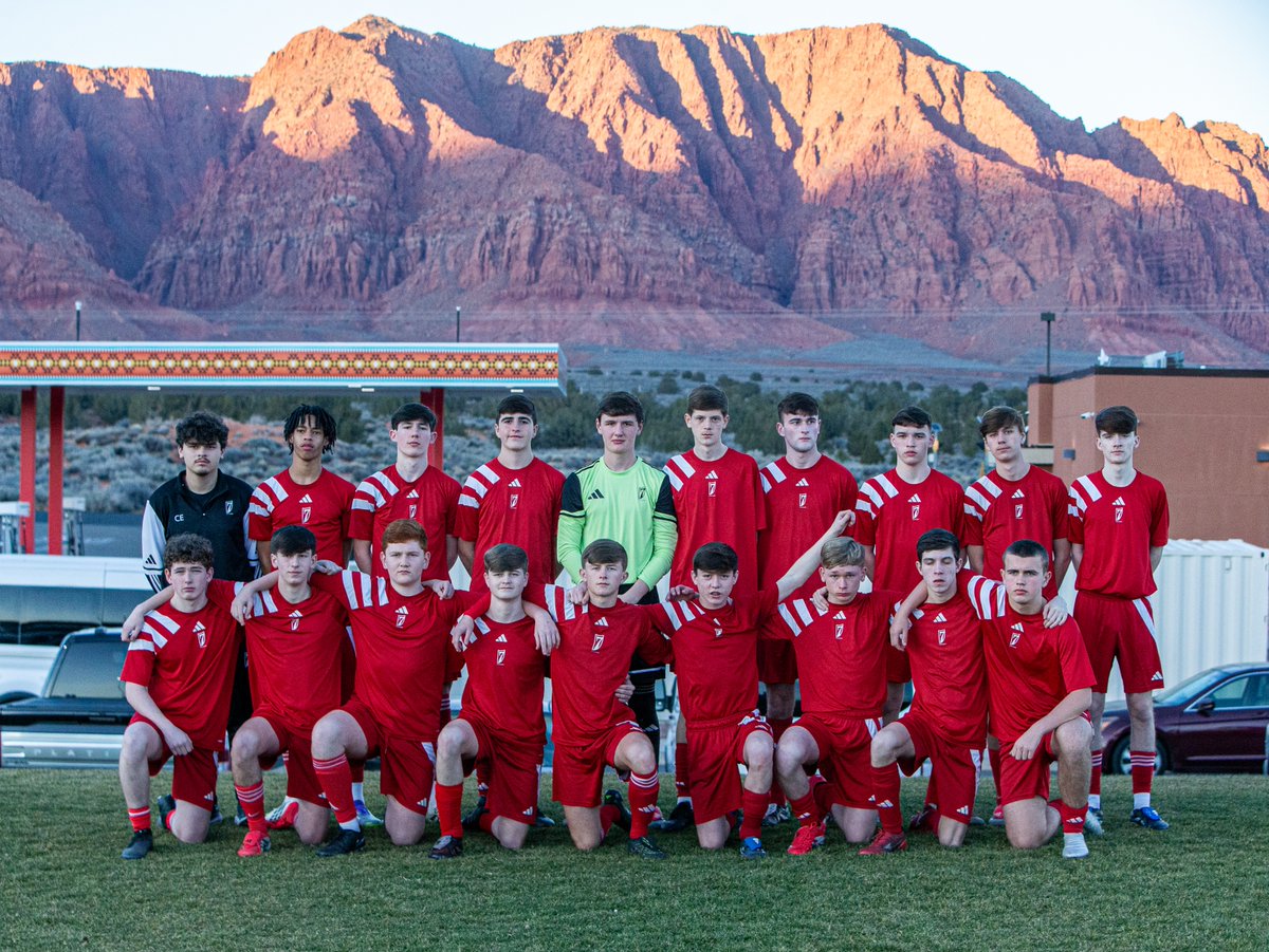 TOURNAMENT 🇬🇧🇺🇸🇿🇦 Our international teams from the UK (two Under-15s teams and Under-16s) <a href="/MarineAFC/">Marine Football Club</a> Under-18s and #7EliteCapeTown gathered for the camera at the spectacular Shivwitz Legacy Fields during the #7EliteTournament on Thursday 📸

#7EliteAcademyUK | #PlayerPathway