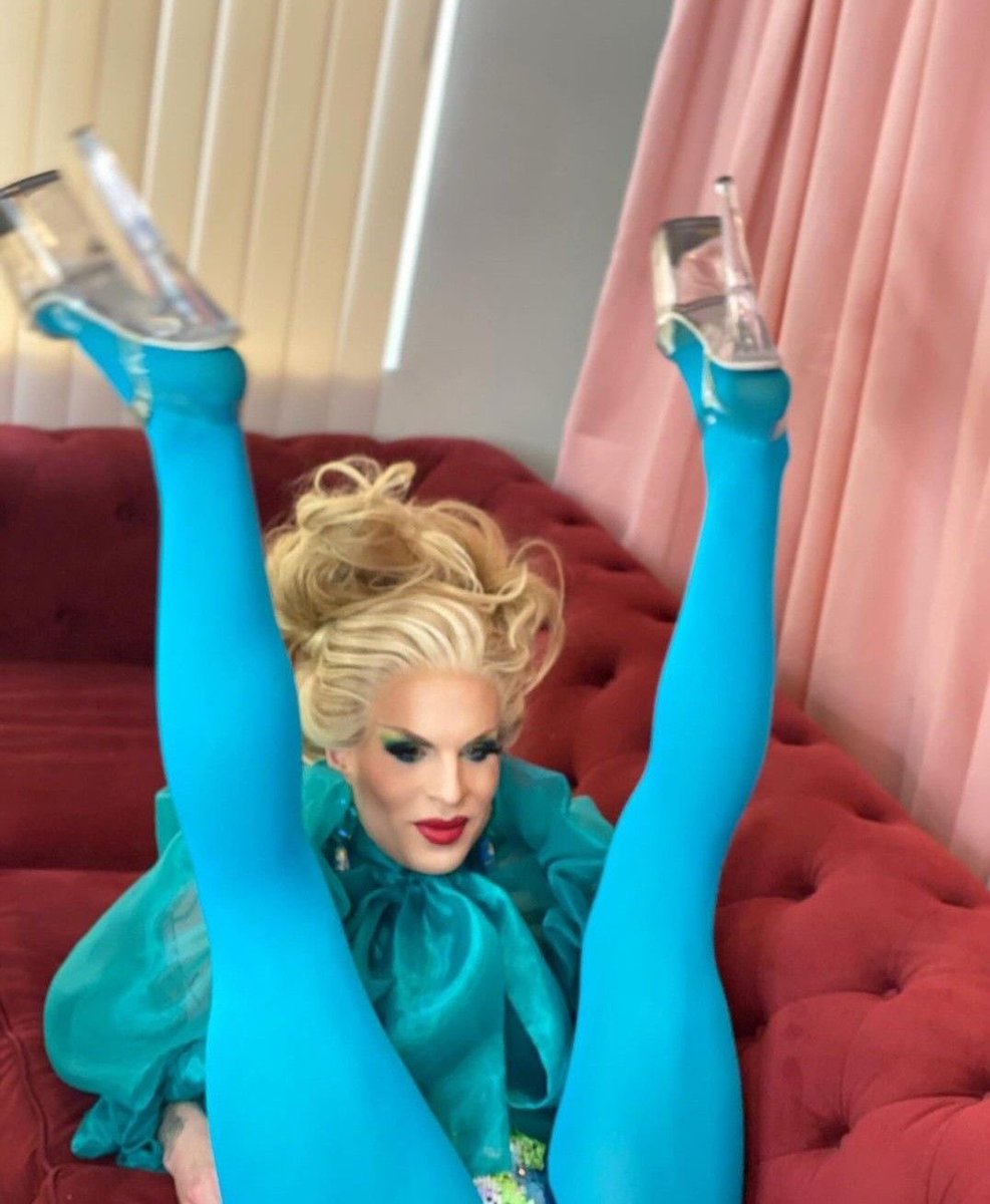 no context trixie & katya tweet media