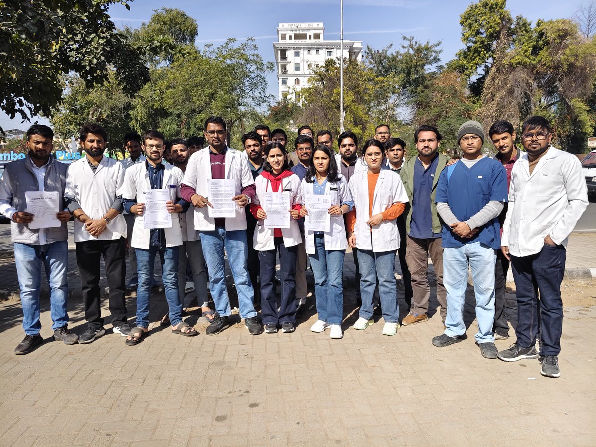 danish_moh89647's tweet photo. 447 Veterinary interns की मेहनत पर ताले क्यों ?
RAJUVAS की देरी, RPSC की चुप्पी – यह अन्याय है ।
#JusticeForVeterinaryInterns
#ExtendRPSCExam
#StudentsNotGuilty
#RPSCBeFair
@BhajanlalBjp
@JoraramKumawat @ashokgehlot51 @KumariDiya @NDTV_Rajasthan @zeerajasthan_ @RPSC1 https://t.co/bYOyBAUqZF