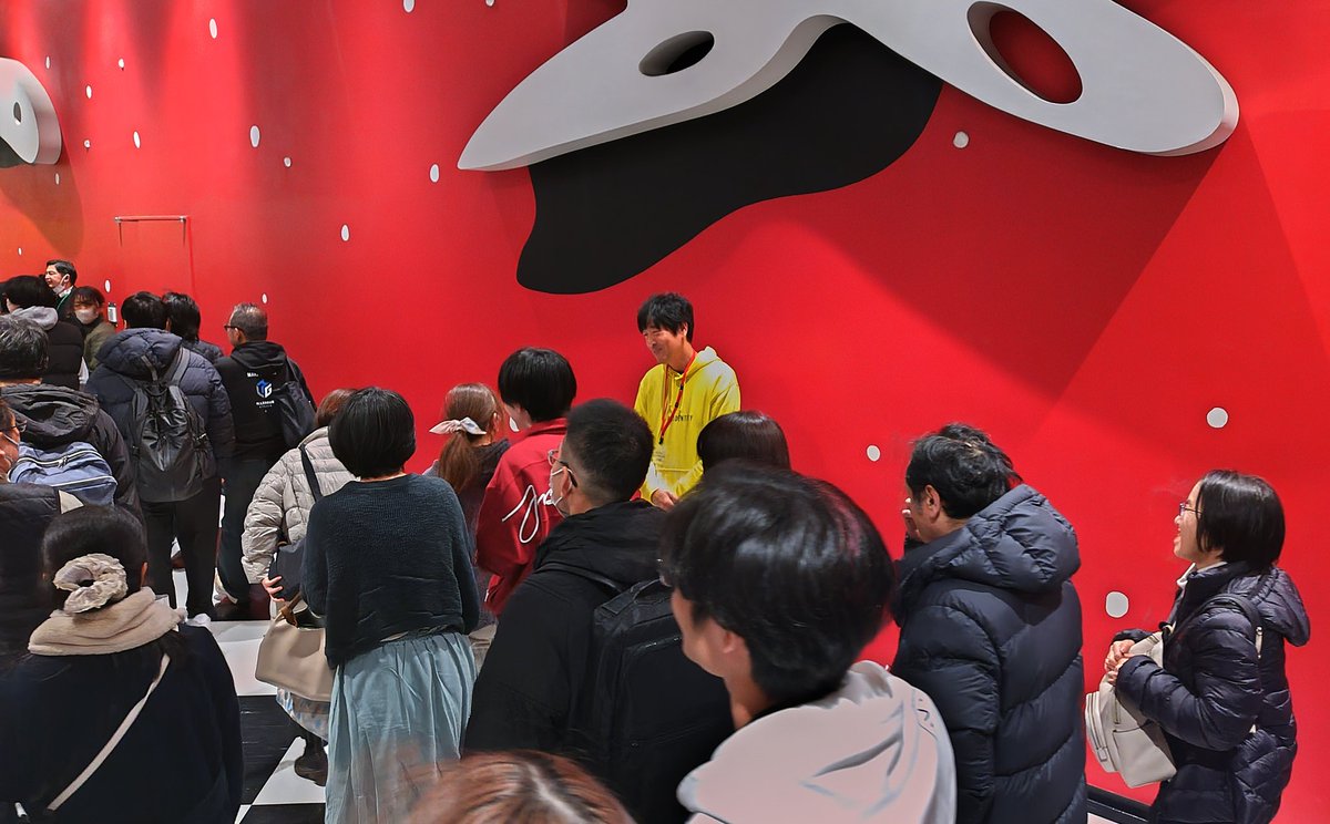 プレミアムナイトが終わりました。出口では、雷電の高柳寛哉監督が観客を見送り「ありがとうございました」と頭を下げていました。
ファンから「おめでとうございます」「良かったですね」と声をかけられ、笑顔になる場面も。
#Mリーグ