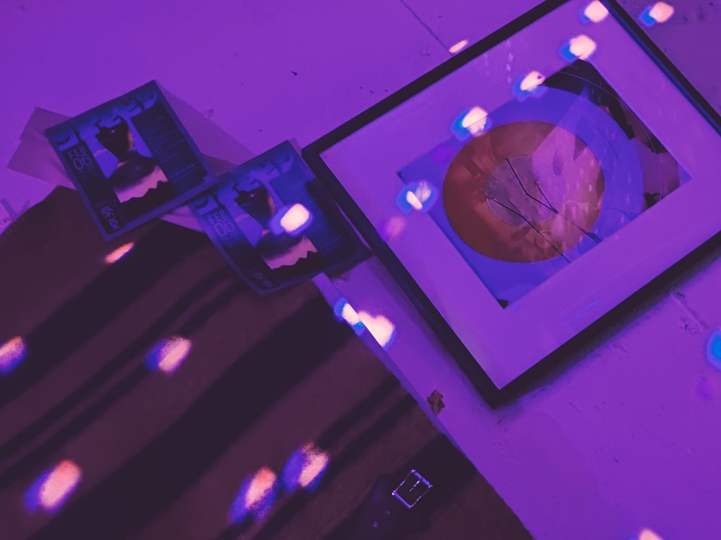 ご飯食べて、ハウス系が流れるクラブで音になってる