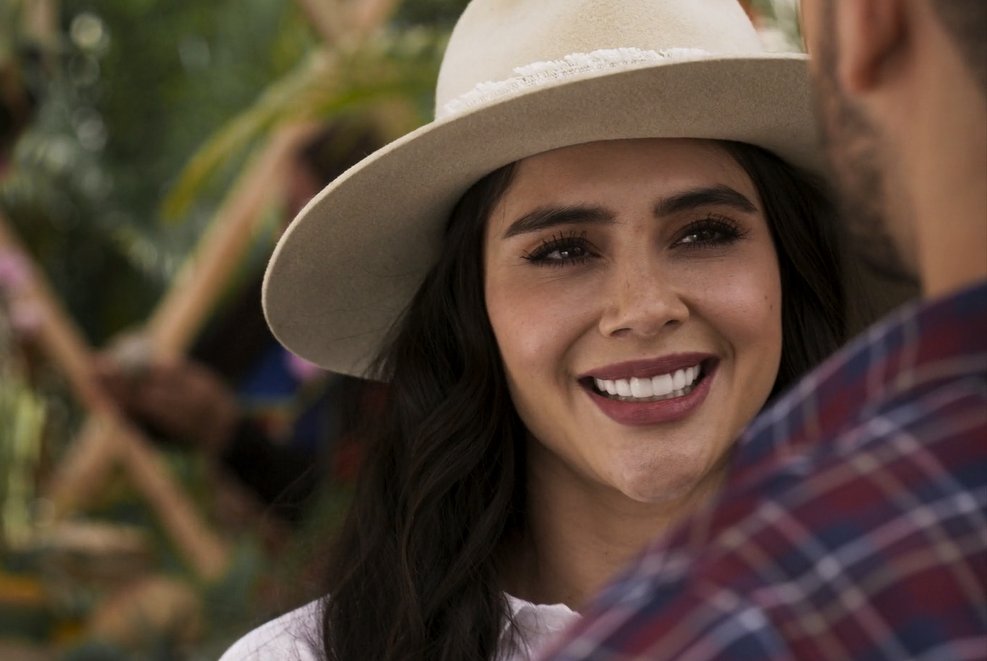 PasdeGavilanes's tweet photo. #PasiónDeGavilanes2 #PDG23 Muriel le confiesa a Juan David que lo extraña y lo invita a visitarla de nuevo. https://t.co/0LnuNoDO5s