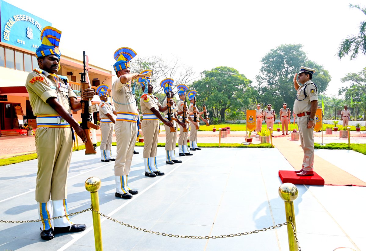 rtc2avadi's tweet photo. Today Sh.Deepak Kumar,IPS,SDG( Trg.Dte) CRPF Visited RTC CRPF AVADI.He reviewed all the ongoing training activities of the institution, interacted with all the trainees and Trainers to emphasize the importance of training with his Knowledge and Wisdom. https://t.co/NzMn85tHJg