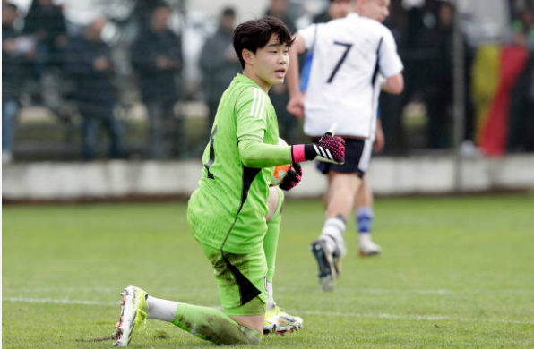 Ajaxscoutnation's tweet photo. 🇯🇵 Januari 2025: Vier Japanse spelers trainen anderhalve week mee bij #AjaxU19.
🕵️Futa #Takeno (17) - RB
🕵️Hiroto #Matsuura (17) - GK
🕵️Jelani Ren #McGhee (17) - SP
🕵️Yuito #Kamo (17) - LM.
Ze ondergingen fysieke en cognitieve tests en speelden ze een oefenwedstrijd. #Ajax https://t.co/ngQSWwPPtq