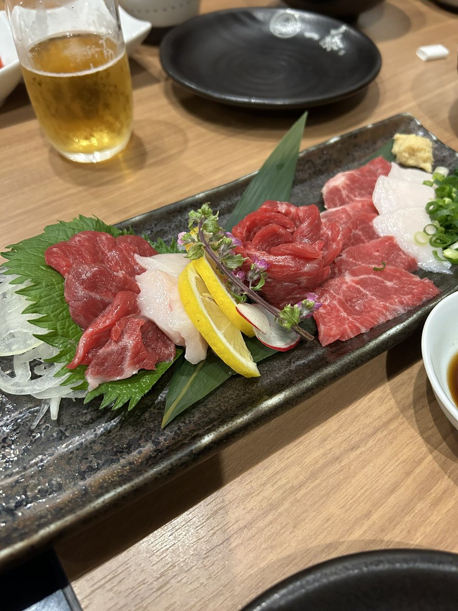 今日はもつ鍋食べてきた！！
もつ鍋もつ鍋もつ鍋うまいうまいうまい！