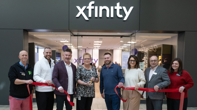 Daniel_Gaither's tweet photo. Comcast Opens New Xfinity Store in Burlington Mall | Comcast New England #IWorkForComcast https://t.co/Bd7Gy313OG https://t.co/5bm3FJ8Oax