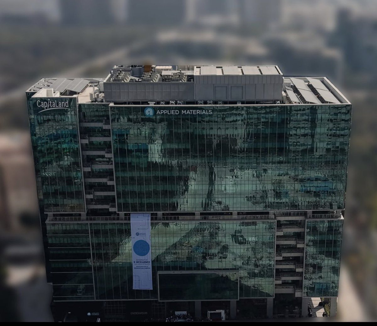 Bangalorereal1's tweet photo. 🚨Applied Materials expand its presence with its new 800,000 sq ft workplace at International Tech Park Bangalore #ITPB. Located in the newly constructed ‘Endeavour’ Tower, it is a facility purpose-built to support world-class semiconductor R&D and innovation.
Marking over 25 years of Applied Materials’ presence at ITPB, this expansion reflects a remarkable growth journey - from an initial 30,000 sq ft footprint in 2000 to nearly 1 million sq ft today!
The state-of-the-art tower has been designed to deliver high standards of sustainability, energy efficiency, and architectural innovation, alongside specialised labs and enhanced power infrastructure tailored for advanced R&D.
#Techhub #Bengaluru #Bangalore