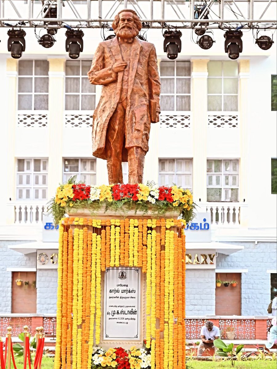 gavastk's tweet photo. சென்னை கன்னிமாரா நூலகம் வாயிலில் திறக்கப்பட்டுள்ள கார்ல் மார்க்ஸ் சிலை
#KaralMarx #chennai #communist https://t.co/OVo6MBcxpH
