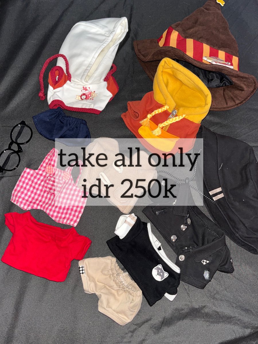 screthingy's tweet photo. WTS LFB DOLL CLOTHES 20 CM 

🔗 https://t.co/C0XEUGBL5Z

- harga difoto belum termasuk biaya adm 
- feel free to ask me anything!

tag baju boneka kaos kostum witch hogwarts gryffindor jumper setelan topi hat kacamata glasses https://t.co/xnrs8lsTNq