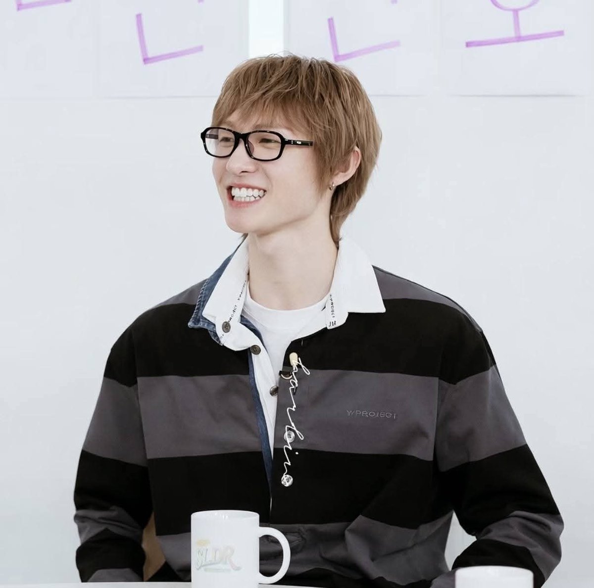 for_martinvt's tweet photo. 060226〢#MARTIN
 ˗ˏˋ Daily Brand Reputation ˎˊ˗

with your fav #MARTIN 's pic &amp; vd 
( Don't forget to change your vpn to korean region )

 use these Hashtag ˗ˏˋ ★ ˎˊ˗
#MARTIN #CORTIS  #코르티스 #standwithmartin #마틴 https://t.co/KwkFxIg8oi