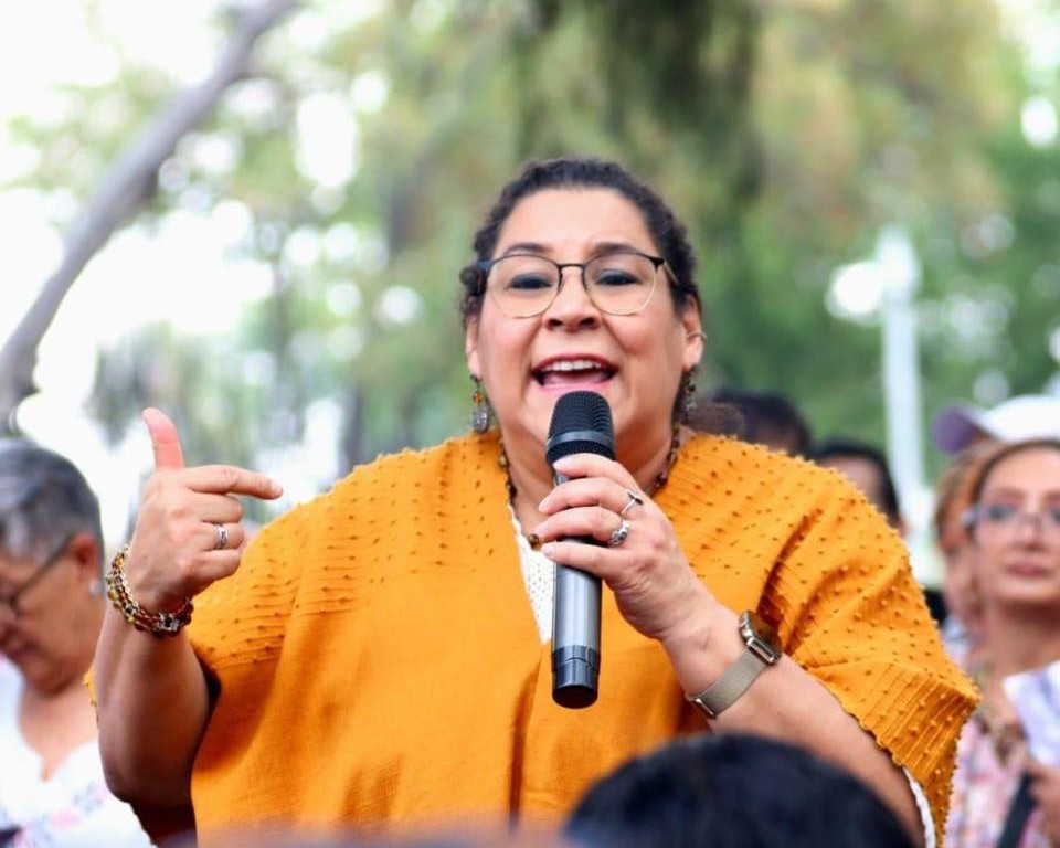 "¡Yo también quiero que me limpien los zapatos, hijos de su reputísima madre!"