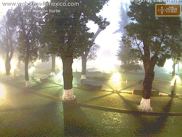 webcamsdemexico's tweet photo. ¿No es el amanecer esa extraña alquimia de luces, niebla y colores que nos atrae y nos deja cautivos?

- #Huatulco #Oaxaca vía @BinniguendaHux 
- #Querétaro Vista Plaza de Armas vía @QroTravel
- #Pátzcuaro #Michoacán vía @Mansioniturbe
- #CDMX Santa Fe https://t.co/6dNLoz0QhK