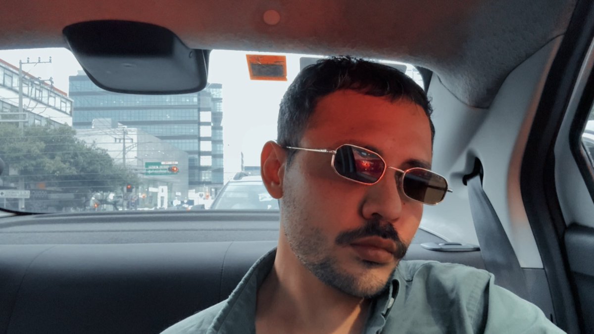 Gasta el dinero que tiene y también el que no.