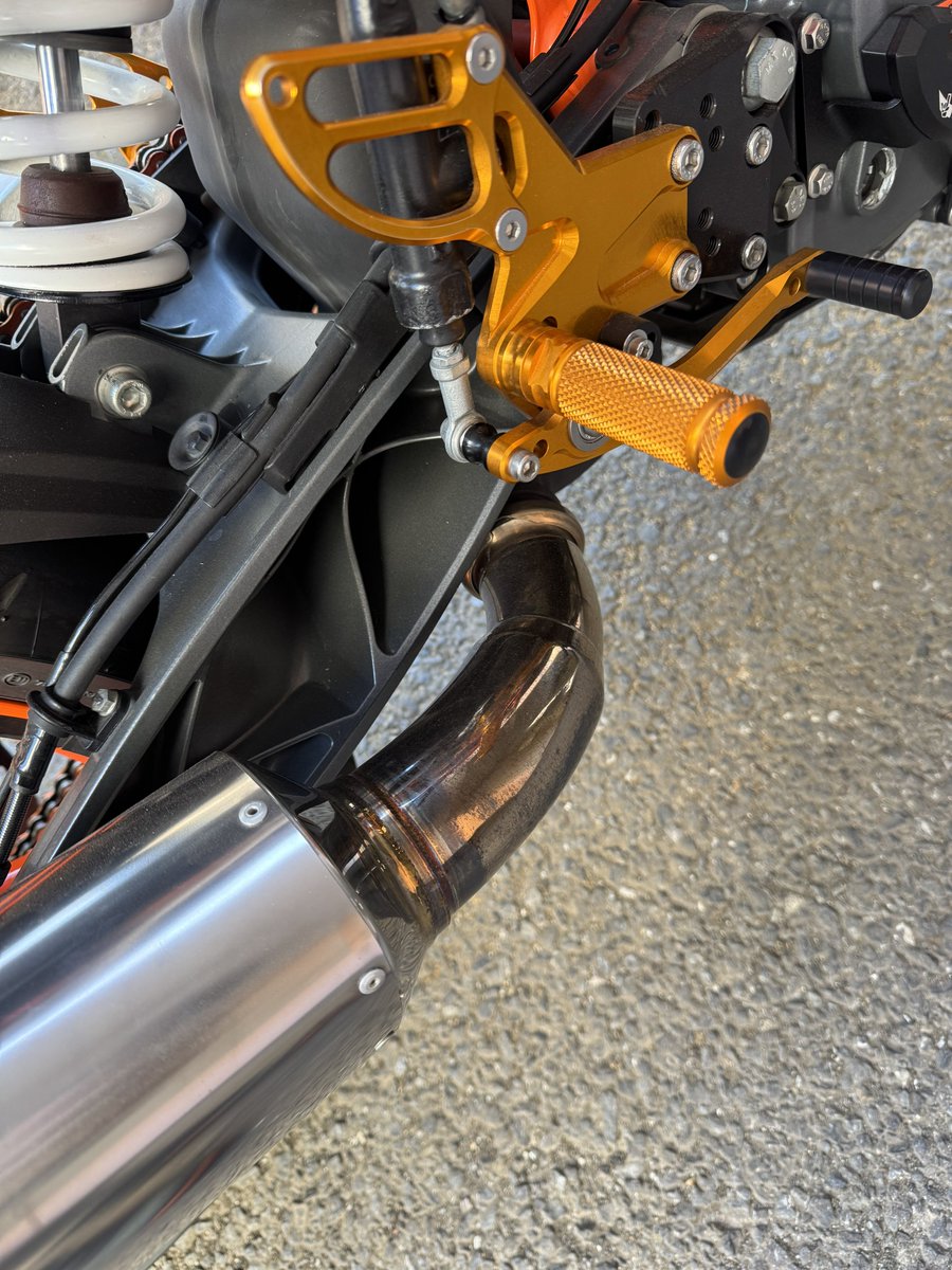 cub312_'s tweet photo. 今日は暖かくてバイク日和でした🏍️
弱ってたバッテリーを充電して走り始めたもののなんだか電圧がみるみる低下して帰宅した時は10ボルトちょっとでセルも回らない🥺充電系統の異常かな？ https://t.co/UWcOJ1OcVu
