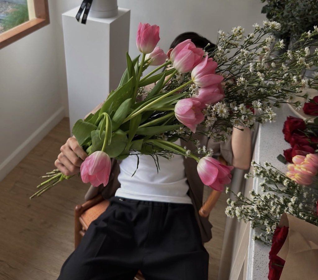 sfkkfs_'s tweet photo. ชอบเอสเวลาถ่ายรูปแบบนี้มากก 🎀🌷 https://t.co/WiZRnucCIX