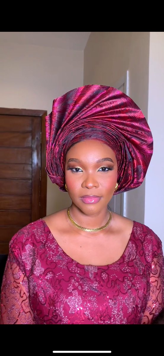 Hi, I’m Oby Kinika. I’m a creative &amp; beauty makeup artist in Nigeria. Please support my art 🙏🏽