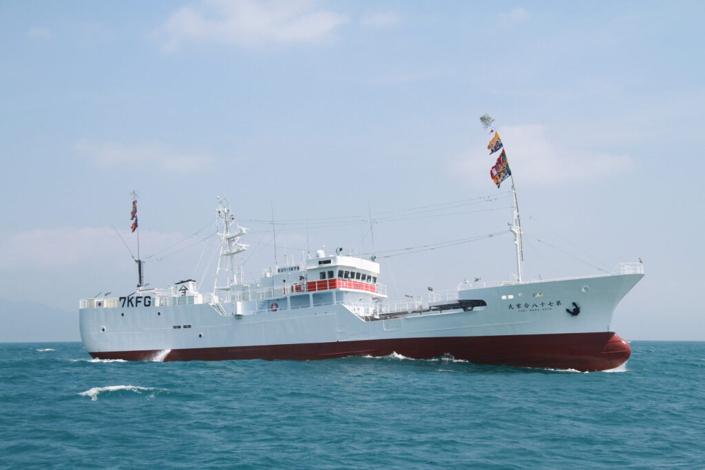 🌍四国・高知｜遠洋マグロ延縄漁船【合栄丸】
1航海約10ヶ月。楽ではないが、生活費ほぼゼロで“貯まる力”と海技免状を積み上げる仕事。若いうちに本気で稼ぎ、世界の海で成長したい人向け。
👉 job.fishermanjapan.com/job/5946/
#遠洋マグロ #漁師募集 #TRITONPROJECT