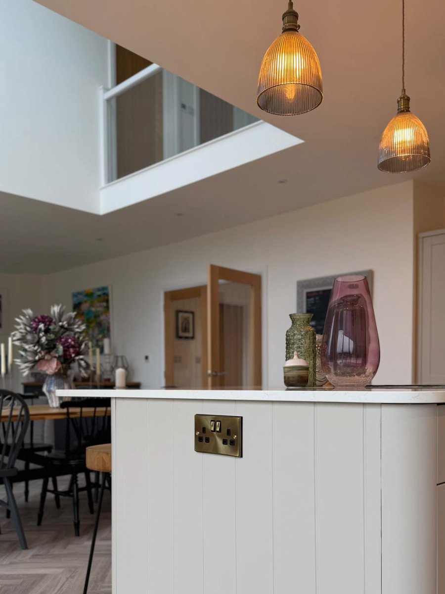 Click Scolmore tweet media