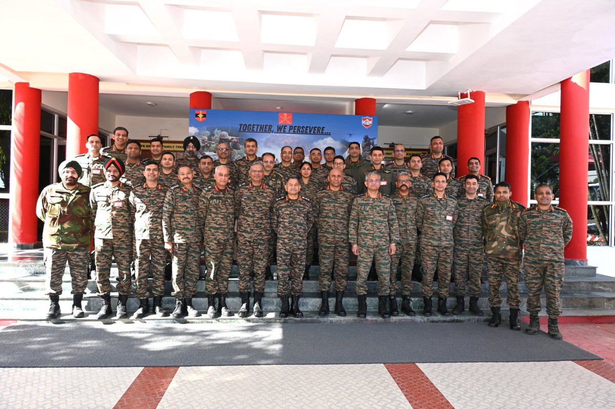 #GeneralUpendraDwivedi, #COAS, visited #WhiteKnightCorps to review the prevailing security situation and assess operational preparedness in the region. He was briefed on the counter-terrorism grid and appreciated the synergy in joint operations between the security forces.

#COAS