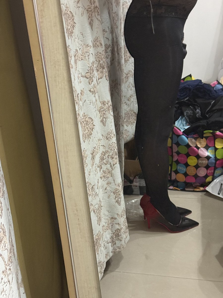 CDsixue's tweet photo. 唉，减肥了这么久，还是很胖，站着拍腿好粗，谁能教一教我怎么拍照啊 https://t.co/GELey6KVcp
