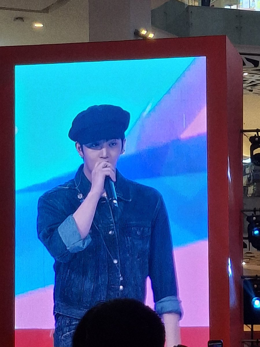 aidina407's tweet photo. BAEJIN HARI INI #BAEJIN #BAEJINYOUNG #BAEJINYOUNGinJKT #배진영 #NONSANSTRAWBERRYFESTIVAL https://t.co/mDONnBKryc