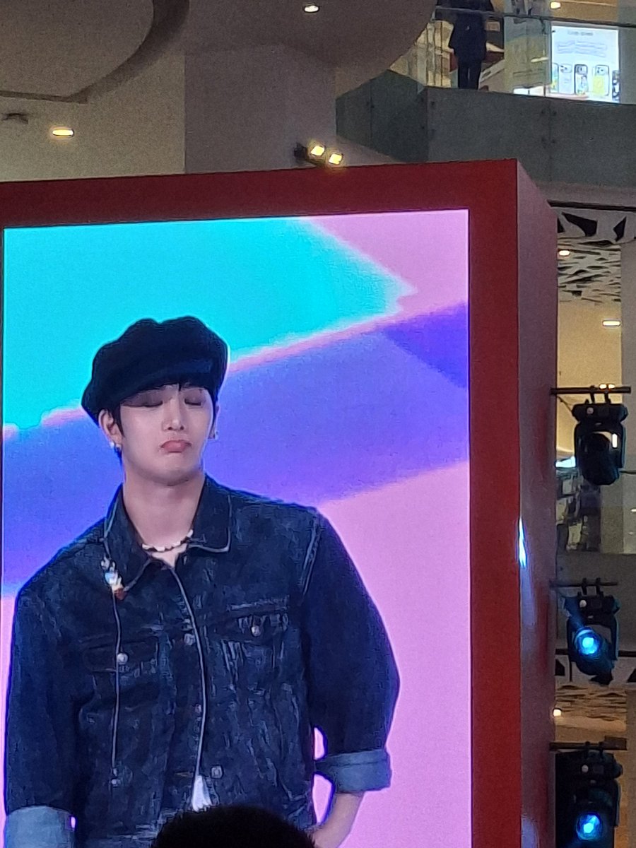 aidina407's tweet photo. BAEJIN HARI INI #BAEJIN #BAEJINYOUNG #BAEJINYOUNGinJKT #배진영 #NONSANSTRAWBERRYFESTIVAL https://t.co/mDONnBKryc