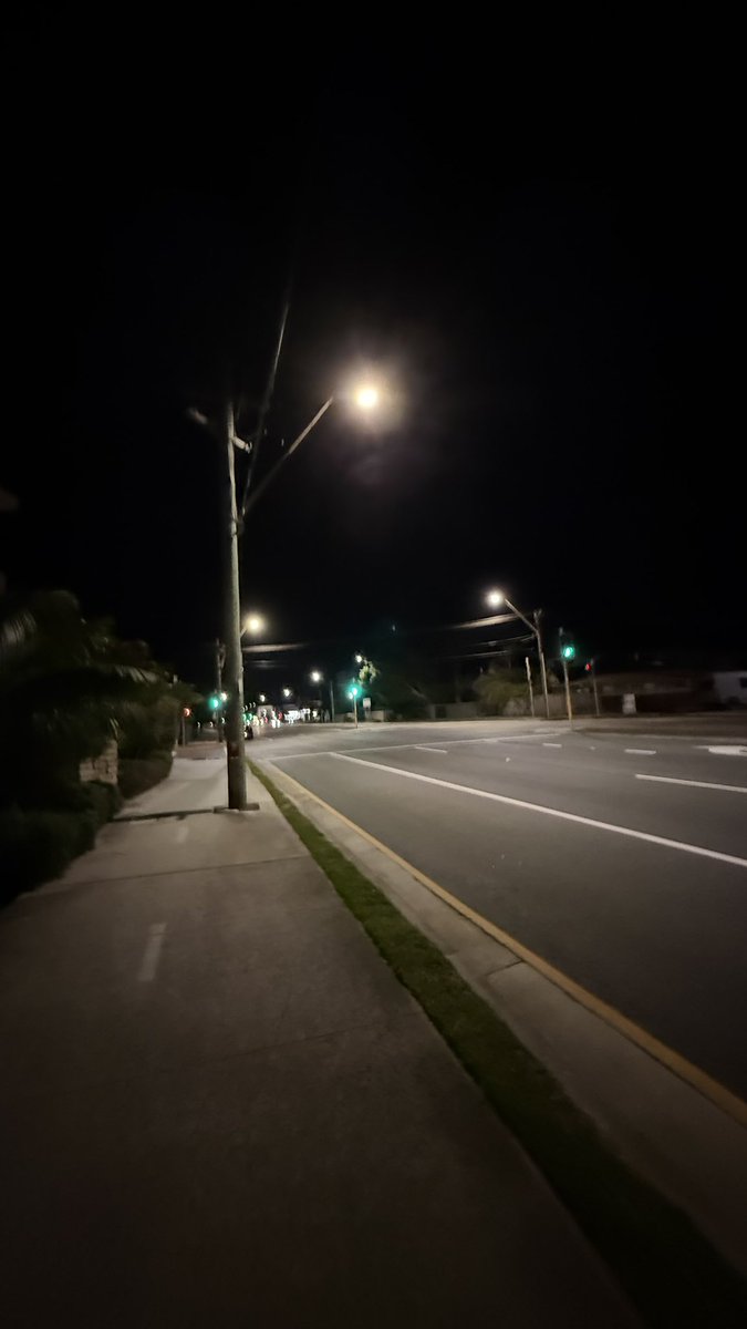 wapple15's tweet photo. Good night from #NeutralBay & #Narrabeen #NSW 😴 https://t.co/Qp1Vv7jfEu