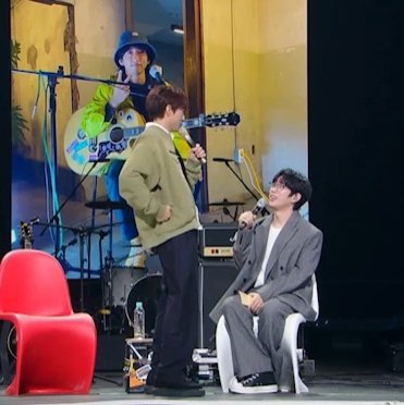 선배한테 배내미는 두바이쫀득얼딩
의 뒤로 얌전히 브이.하면서 카메라응시하는 얼딩의과거
가 너무웃겨서미치게은