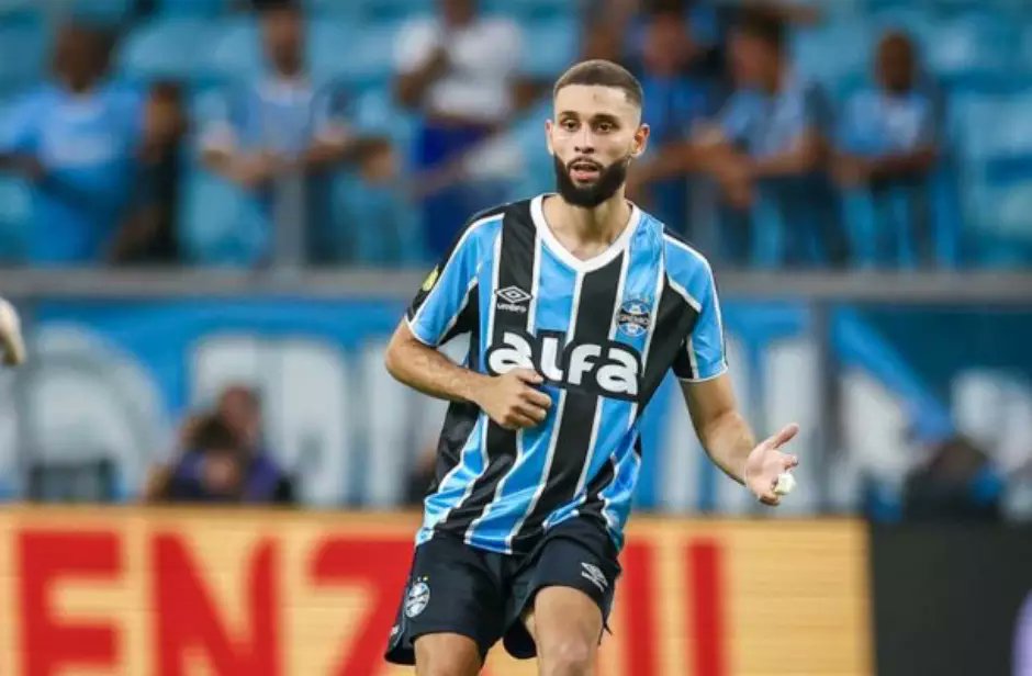 🇧🇼Informação de <a href="/rafapfeiffer/">Rafael Pfeiffer</a> , Grêmio está encaminhando a venda do zagueiro Wagner Leonardo e um zagueiro será contratado para repor a saída do defensor ainda em fevereiro. <a href="/GuaibaEsporte/">Guaíba Esporte</a>