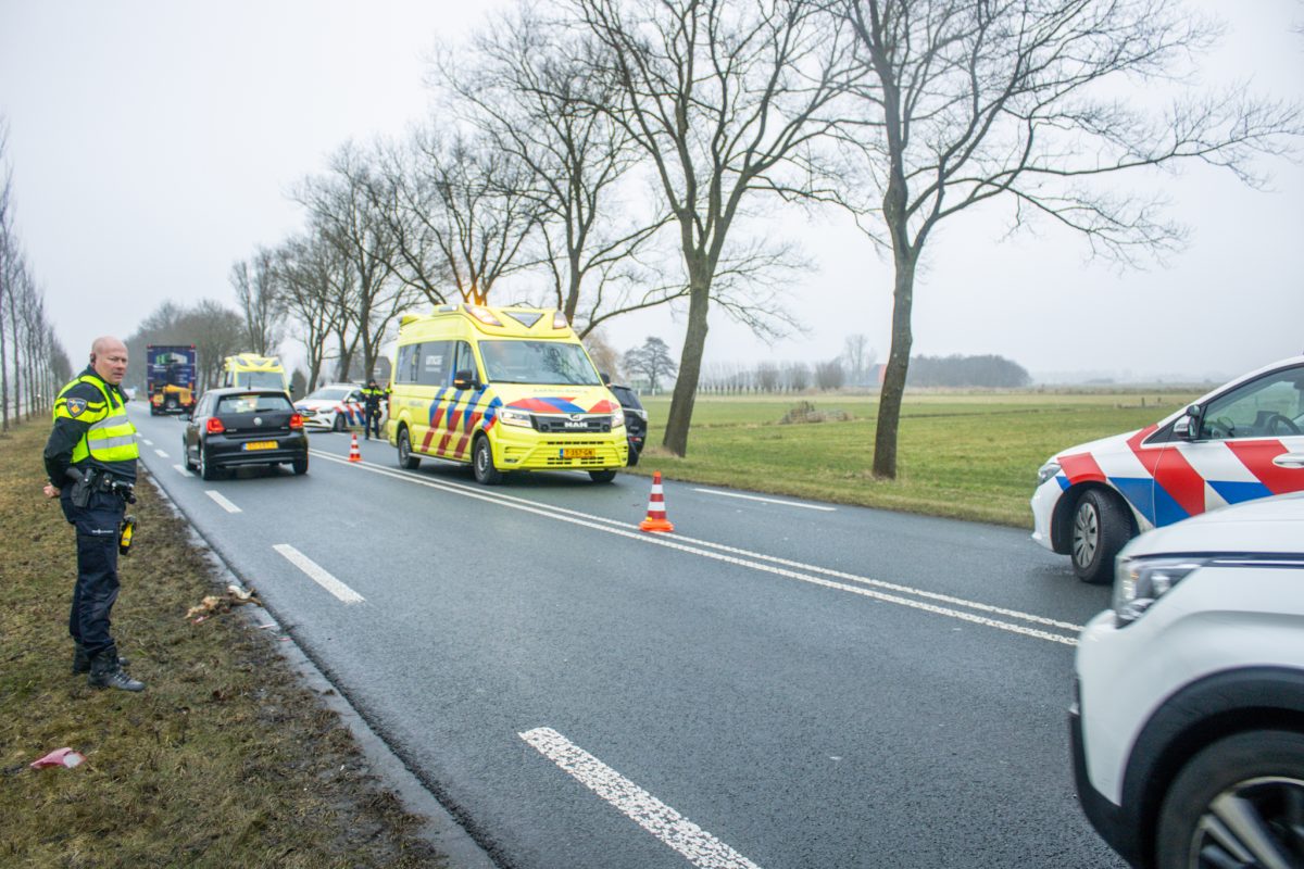 Gewonden en flinke schade bij kop-staart botsing bij Jutrijp