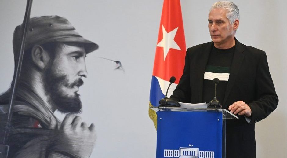 "Hemos vivido tiempos difíciles, estos en particular son muy difíciles, pero los vamos a superar entre todos, con resistencia creativa, con el esfuerzo y con el talento de todos los cubanos, de la mayoría de las cubanas y los cubanos" <a href="/DiazCanelB/">Miguel Díaz-Canel Bermúdez</a>